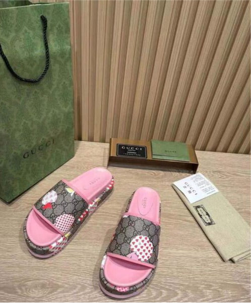 Gucci Les Sandals