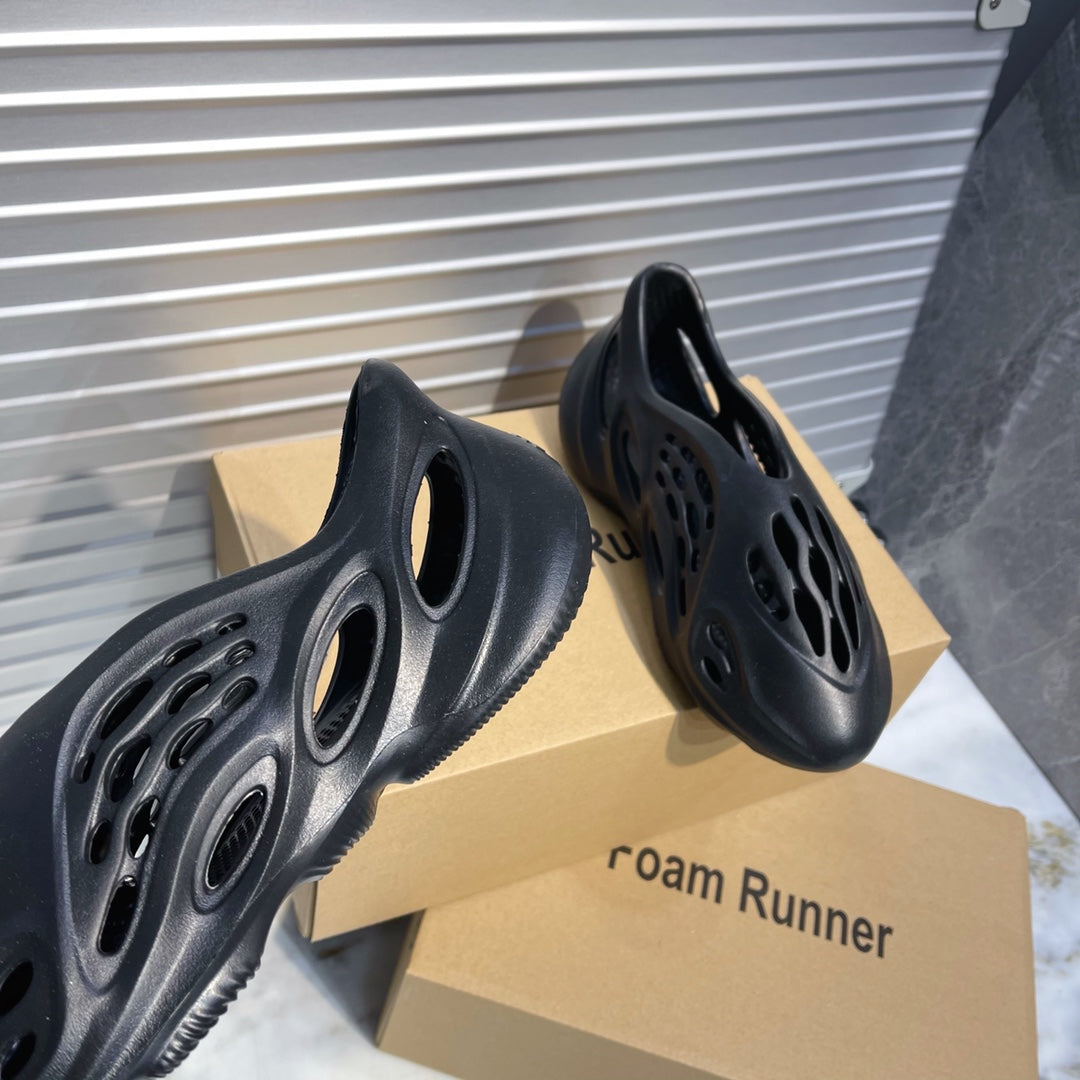 Yeezy Foam Runner Slides BLACK