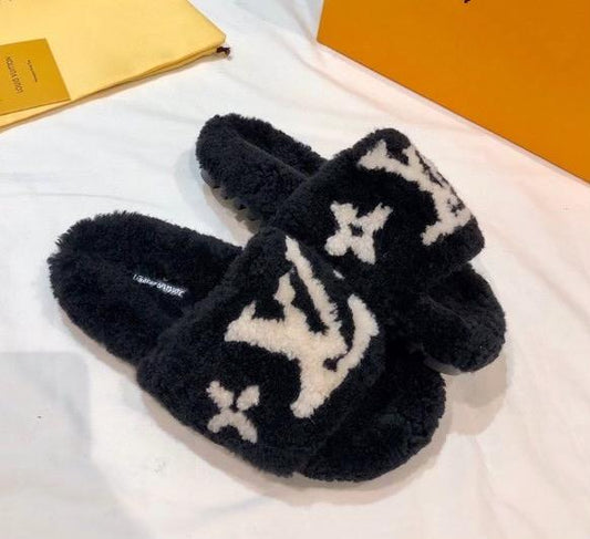 LUX VL SLIPPERS BLACK | LuxaRovaCo.