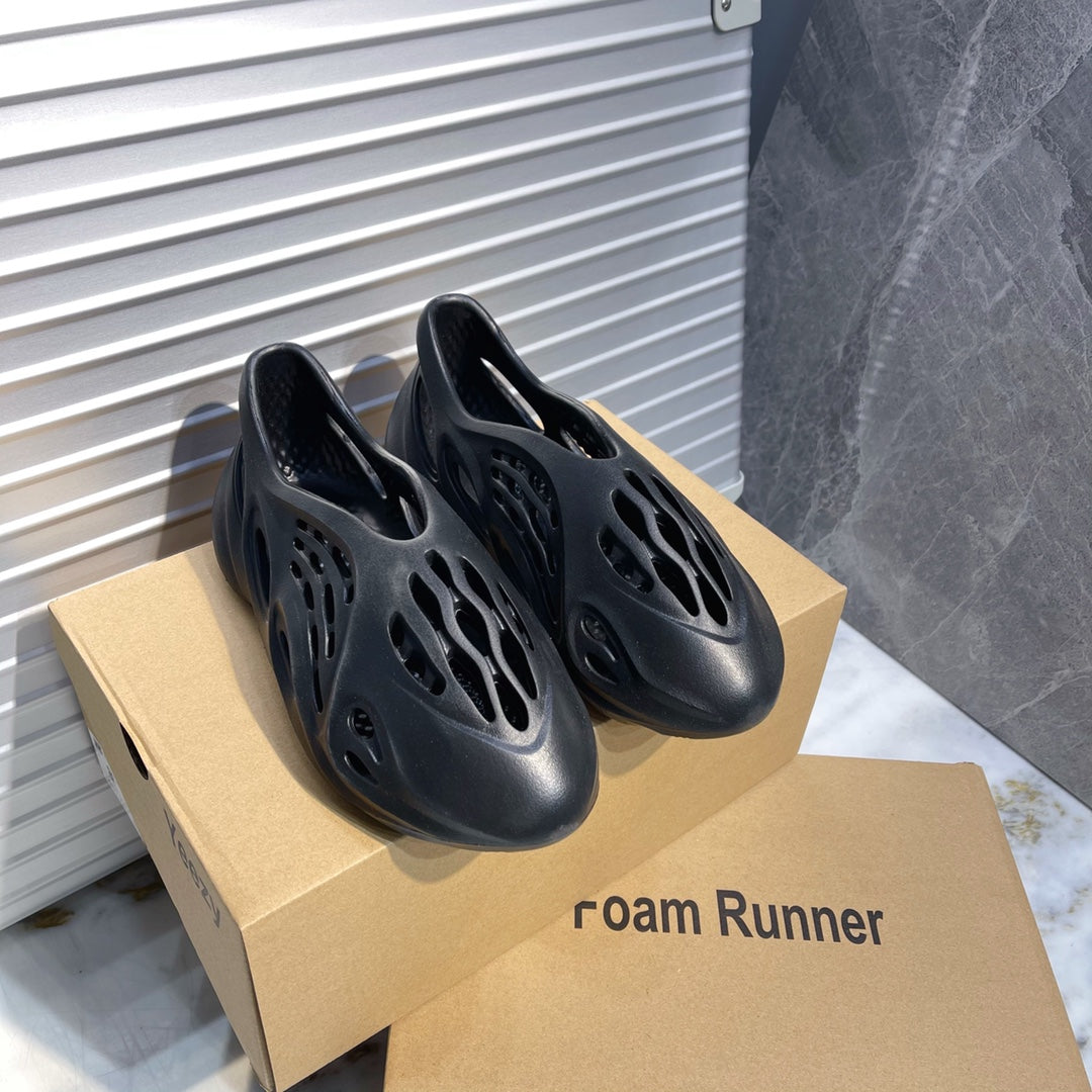 Yeezy Foam Runner Slides BLACK